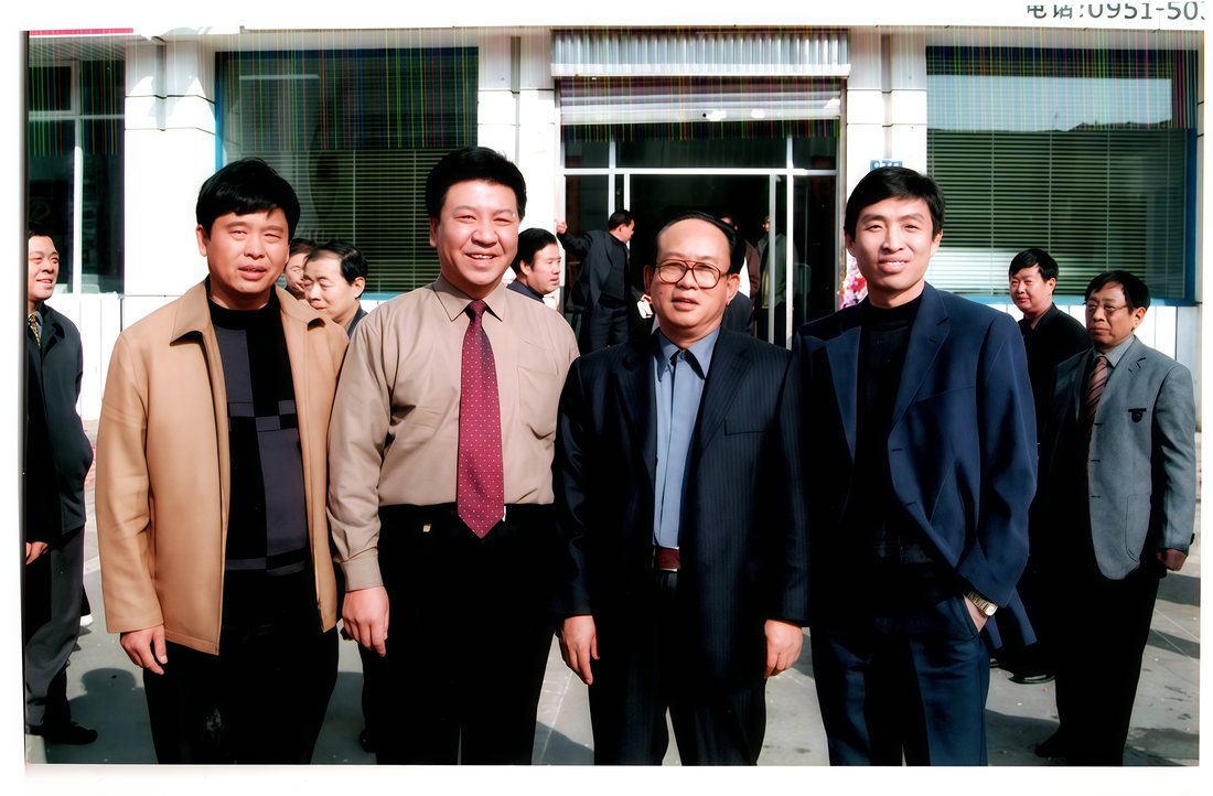 企业发展期 同行交流合影