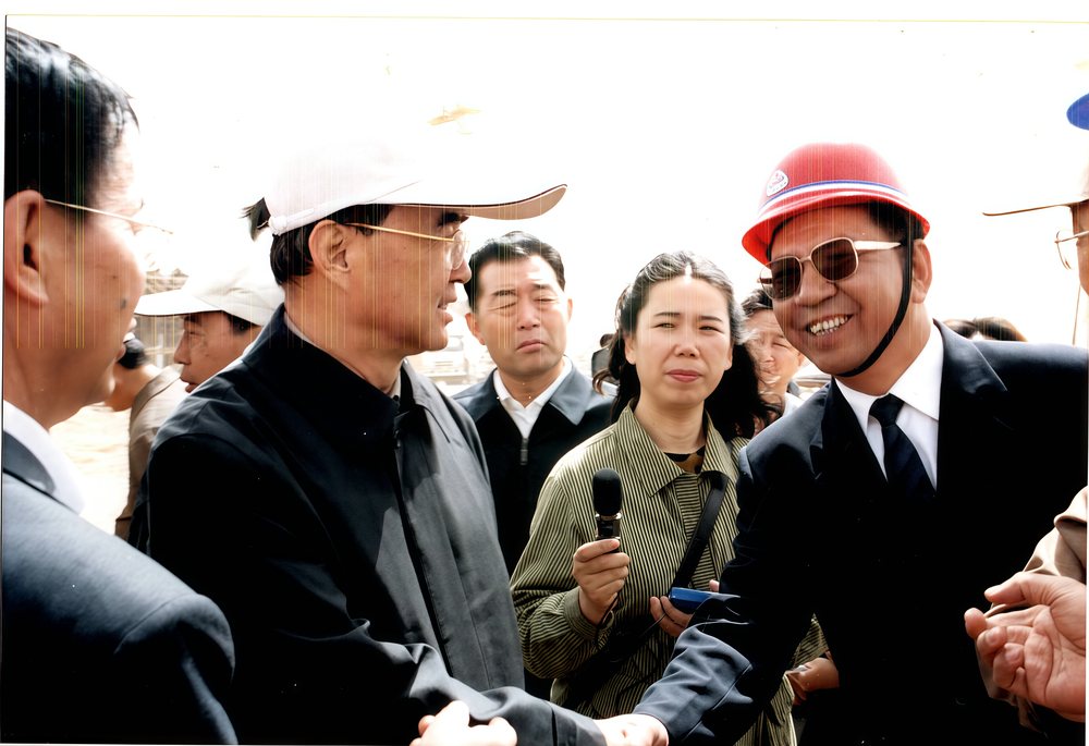 冶金时期 工地视察与媒体交流